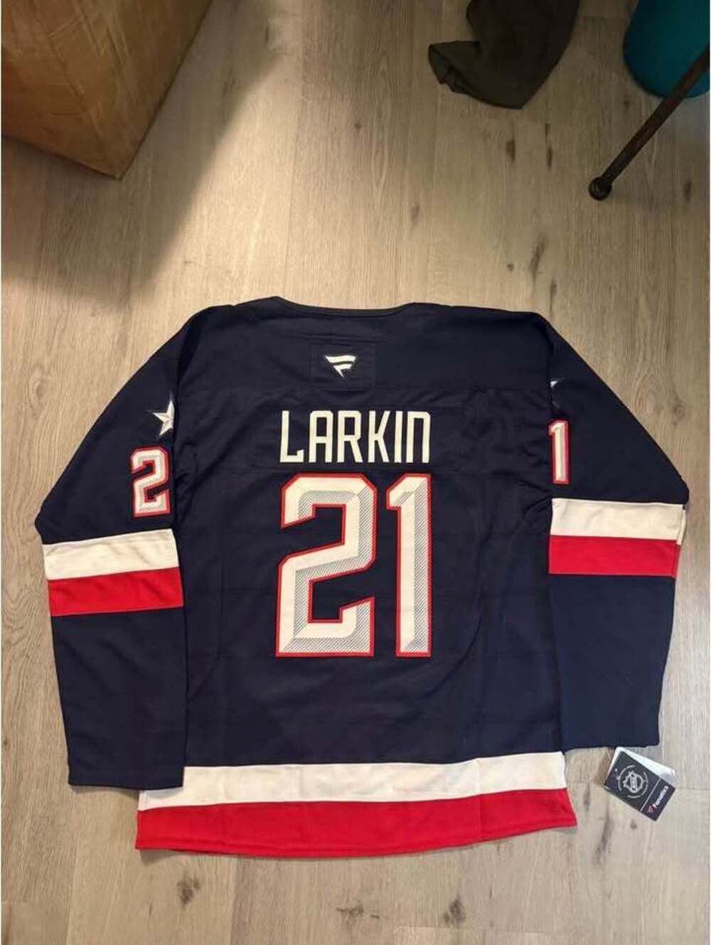 Dylan Larkin Team USA 4 Nations Faceoff Hockey Jersey size 54 XL nwt
